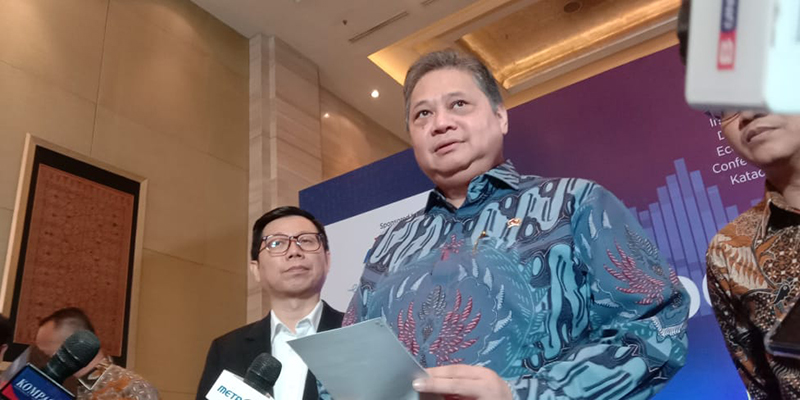 Airlangga Hartarto Pastikan Program KUR Tetap Lanjut Tahun 2024 Airlangga Hartarto Pastikan Program KUR Tetap Lanjut Tahun 2024