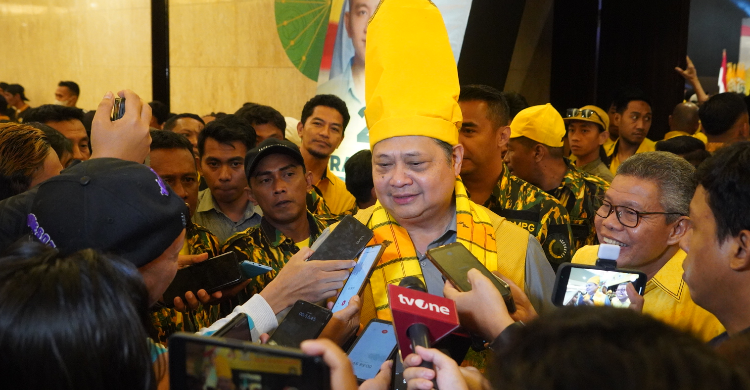 Konsolidasikan Mesin Politik Partai Golkar Sulsel, Airlangga Hartarto Targetkan 7 Kursi DPR RI Konsolidasikan Mesin Politik Partai Golkar Sulsel, Airlangga Hartarto Targetkan 7 Kursi DPR RI