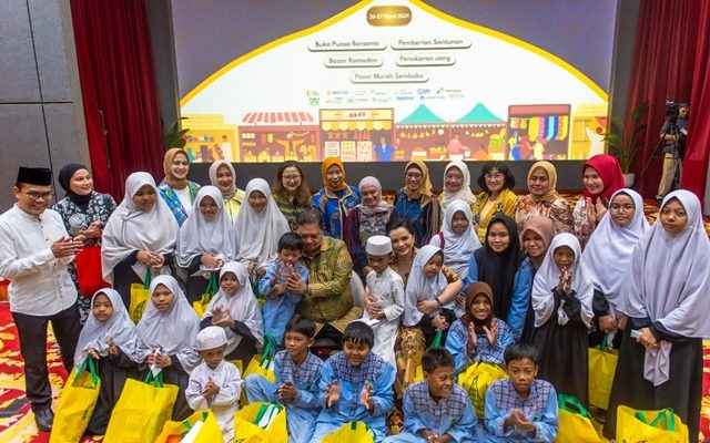 Airlangga Hartarto Gelar Buka Puasa Bersama dan Santuni Anak Yatim di Kemenko Perekonomian Airlangga Hartarto Gelar Buka Puasa Bersama dan Santuni Anak Yatim di Kemenko Perekonomian