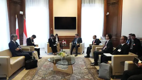 Menlu Jepang Temui Airlangga Hartarto, Harapkan Dukungan RI Perkuat Kolaborasi OECD dan ASEAN Menlu Jepang Temui Airlangga Hartarto, Harapkan Dukungan RI Perkuat Kolaborasi OECD dan ASEAN