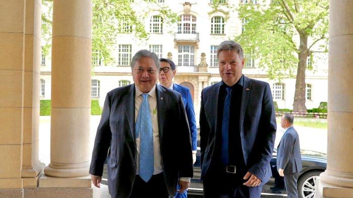 Airlangga Hartarto dan Wakil Kanselir Jerman Robert Habeck Bahas Kerjasama Bilateral Bidang Ekonomi dan Investasi di Berlin Airlangga Hartarto dan Wakil Kanselir Jerman Robert Habeck Bahas Kerjasama Bilateral Bidang Ekonomi dan Investasi di Berlin