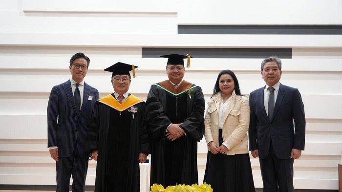 Rektor UGM Ucapkan Selamat Atas Gelar Doktor Honoris Causa Airlangga Hartarto: Semoga Jadi Inspirasi! Rektor UGM Ucapkan Selamat Atas Gelar Doktor Honoris Causa Airlangga Hartarto: Semoga Jadi Inspirasi!