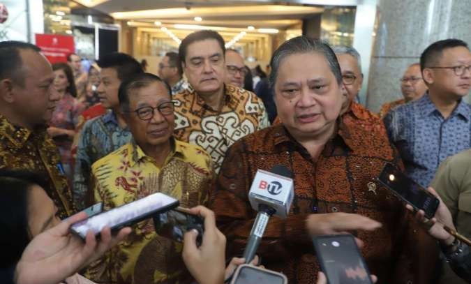 Airlangga Hartarto Desak Pelaku Impor Ilegal Langsung Ditindak Secara Hukum Airlangga Hartarto Desak Pelaku Impor Ilegal Langsung Ditindak Secara Hukum
