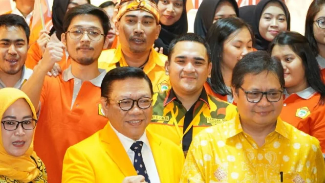Agung Laksono Ungkap Sosok Pengganti Airlangga Hartarto: Bamsoet Hingga Firman Soebagyo Agung Laksono Ungkap Sosok Pengganti Airlangga Hartarto: Bamsoet Hingga Firman Soebagyo