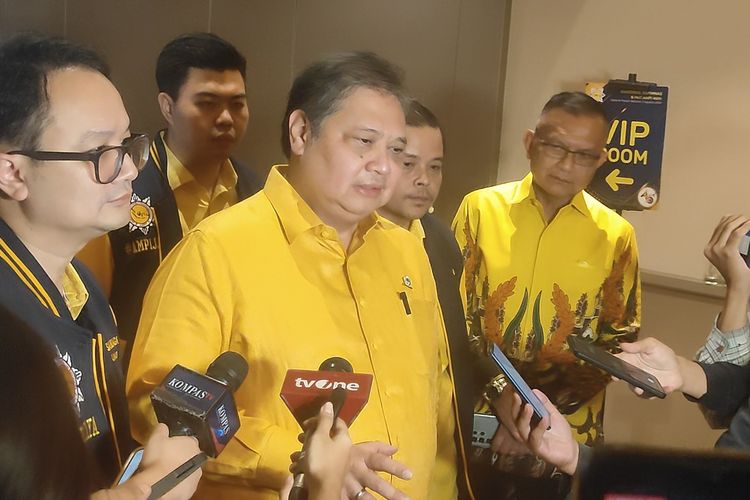 Pesan Airlangga Hartarto Untuk Dedi Mulyadi: Cari Cawagub Jabar Dari Partai Golkar! Pesan Airlangga Hartarto Untuk Dedi Mulyadi: Cari Cawagub Jabar Dari Partai Golkar!