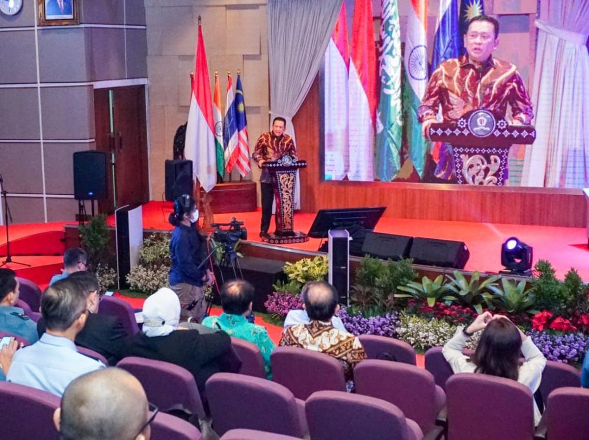 Beri Kuliah Umum di Lemhannas, Bamsoet Tekankan Pentingnya Angkatan Siber Bagi Indonesia Beri Kuliah Umum di Lemhannas, Bamsoet Tekankan Pentingnya Angkatan Siber Bagi Indonesia
