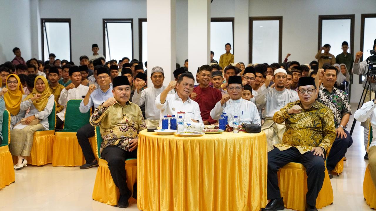 Gubernur Kepri Ansar Ahmad Ajak Mahasiswa STAI Natuna Bangun Daerah Gubernur Kepri Ansar Ahmad Ajak Mahasiswa STAI Natuna Bangun Daerah