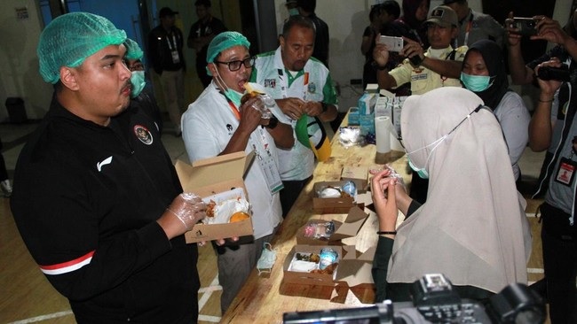 Bantah Nasi Kotak Jadi Konsumsi Atlet PON, Menpora Dito : Makanan Langsung Full Board dari Hotel Bantah Nasi Kotak Jadi Konsumsi Atlet PON, Menpora Dito : Makanan Langsung Full Board dari Hotel