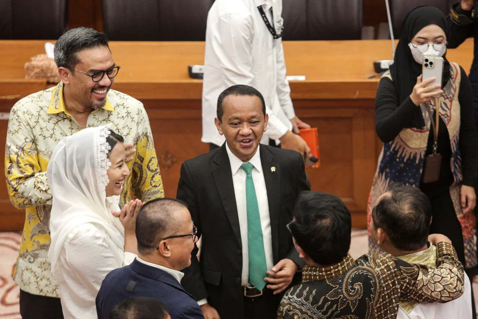 Menteri ESDM dan DPR Sepakati RPP Kebijakan Energi Nasional Menteri ESDM dan DPR Sepakati RPP Kebijakan Energi Nasional