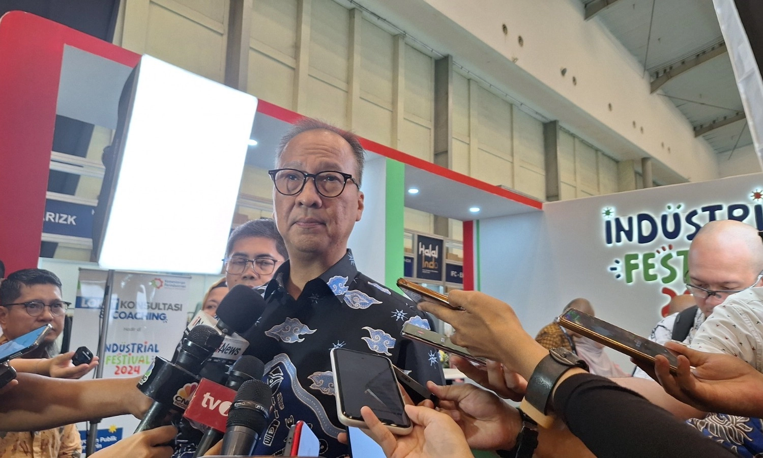 Menperin Agus Gumiwang Dukung Pernyataan Bahlil Mengenai Pemanfaatan EBT untuk Smelter Menperin Agus Gumiwang Dukung Pernyataan Bahlil Mengenai Pemanfaatan EBT untuk Smelter