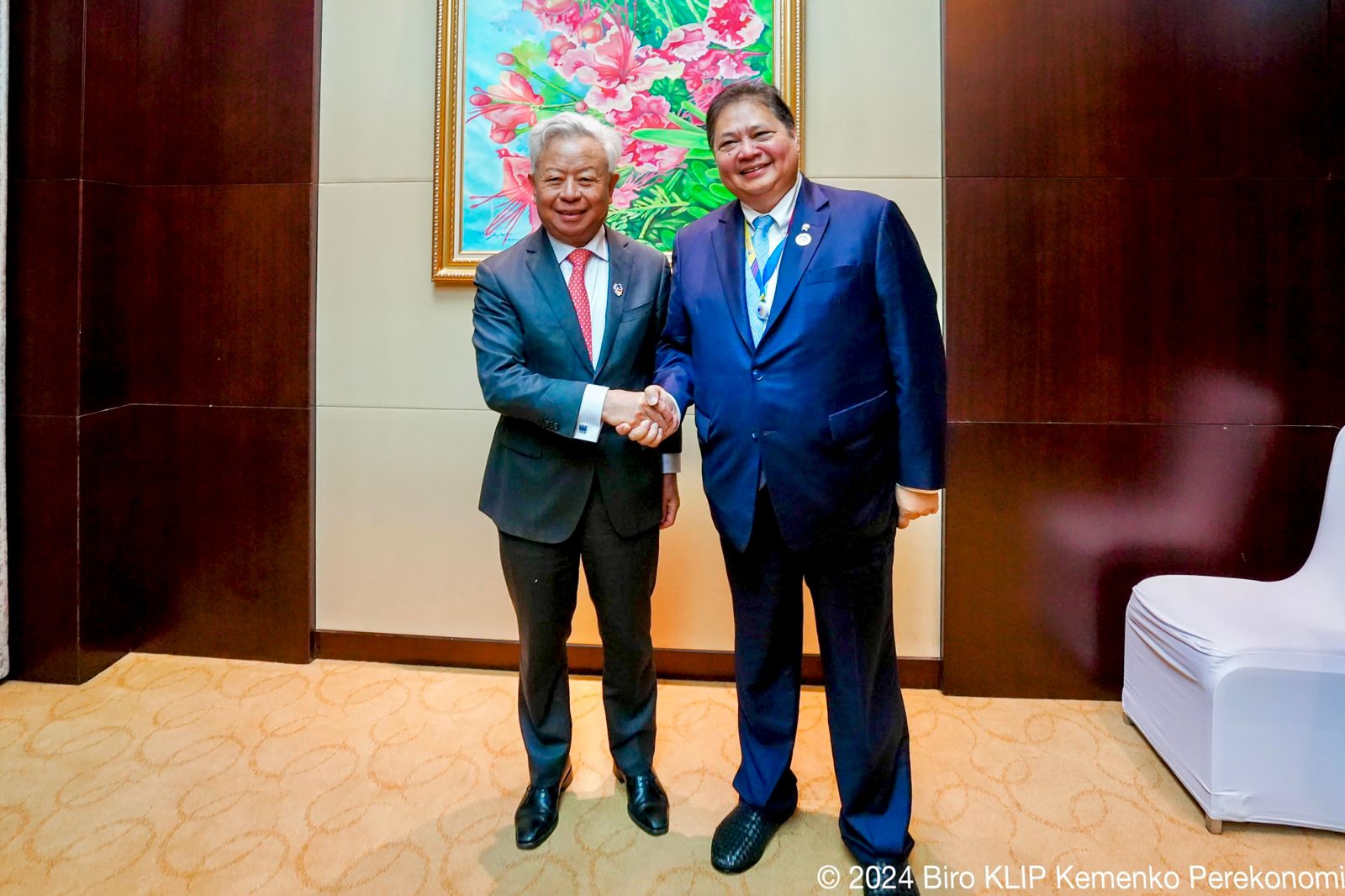 Bertemu dengan Presiden AIIB, Menko Airlangga Minta AIIB Perluas Dukungan terhadap Proyek Infrastruktur di Indonesia Bertemu dengan Presiden AIIB, Menko Airlangga Minta AIIB Perluas Dukungan terhadap Proyek Infrastruktur di Indonesia