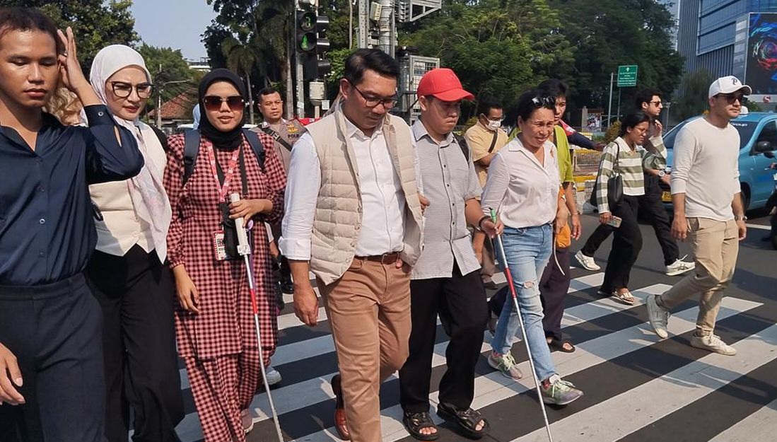 Dengarkan Keluhan Disabilitas, Ridwan Kamil Ingin Perbanyak Pramusapa TransJakarta