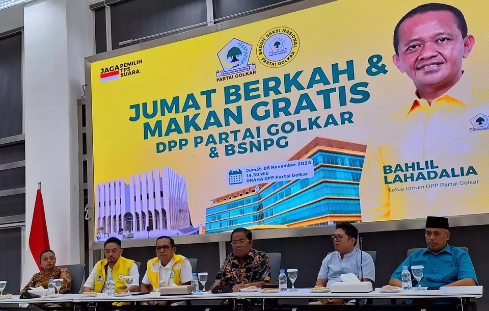 Golkar Mulai Semarakkan Jumat Berkah dan Makan Gratis Sesuai Arahan Ketum Bahlil Golkar Mulai Semarakkan Jumat Berkah dan Makan Gratis Sesuai Arahan Ketum Bahlil