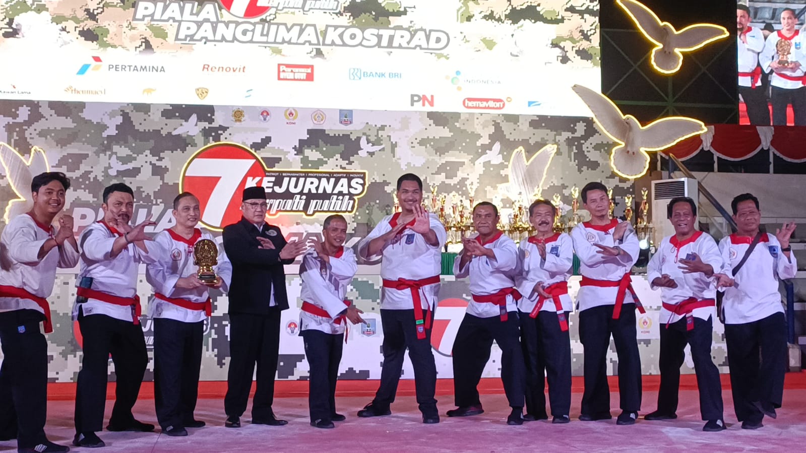 Jadi Anggota Kehormatan, Menpora Dito Buka Kejurnas Merpati Putih Piala Pangkostrad 2024