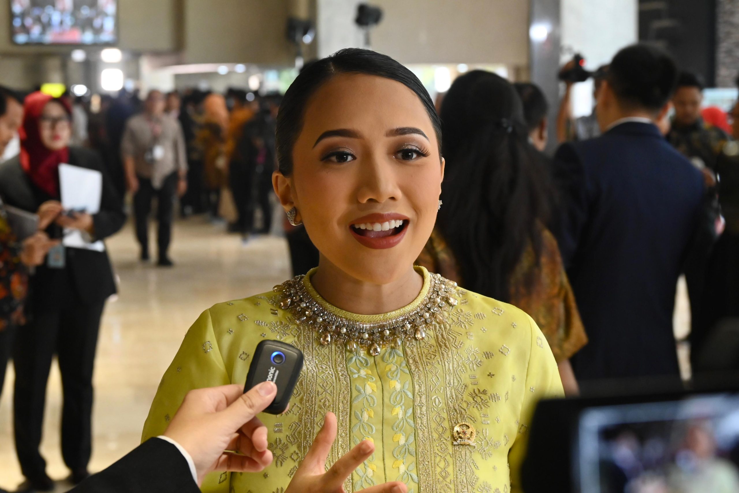 Tren FOMO Bergeser ke JOMO, Puteri Komarudin Ajak Anak Muda Refleksi di Tahun 2025 Tren FOMO Bergeser ke JOMO, Puteri Komarudin Ajak Anak Muda Refleksi di Tahun 2025