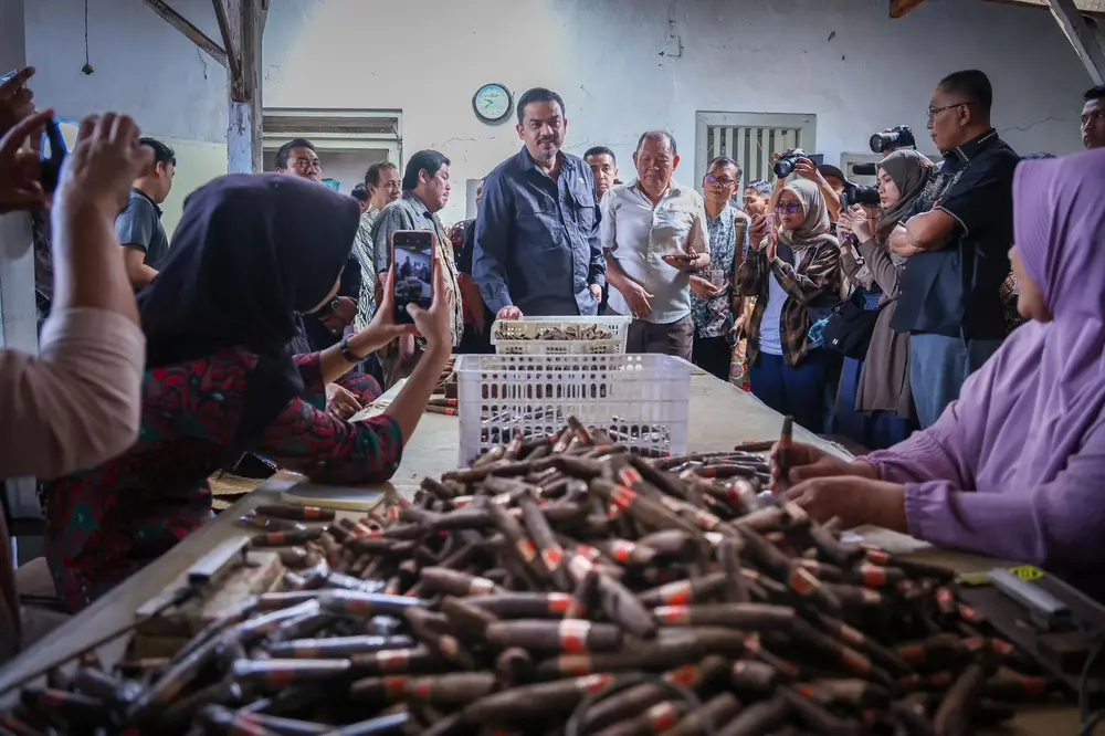 Menteri Maman Apresiasi dan Dukung Pengembangan Produk Cerutu Lokal Menteri Maman Apresiasi dan Dukung Pengembangan Produk Cerutu Lokal