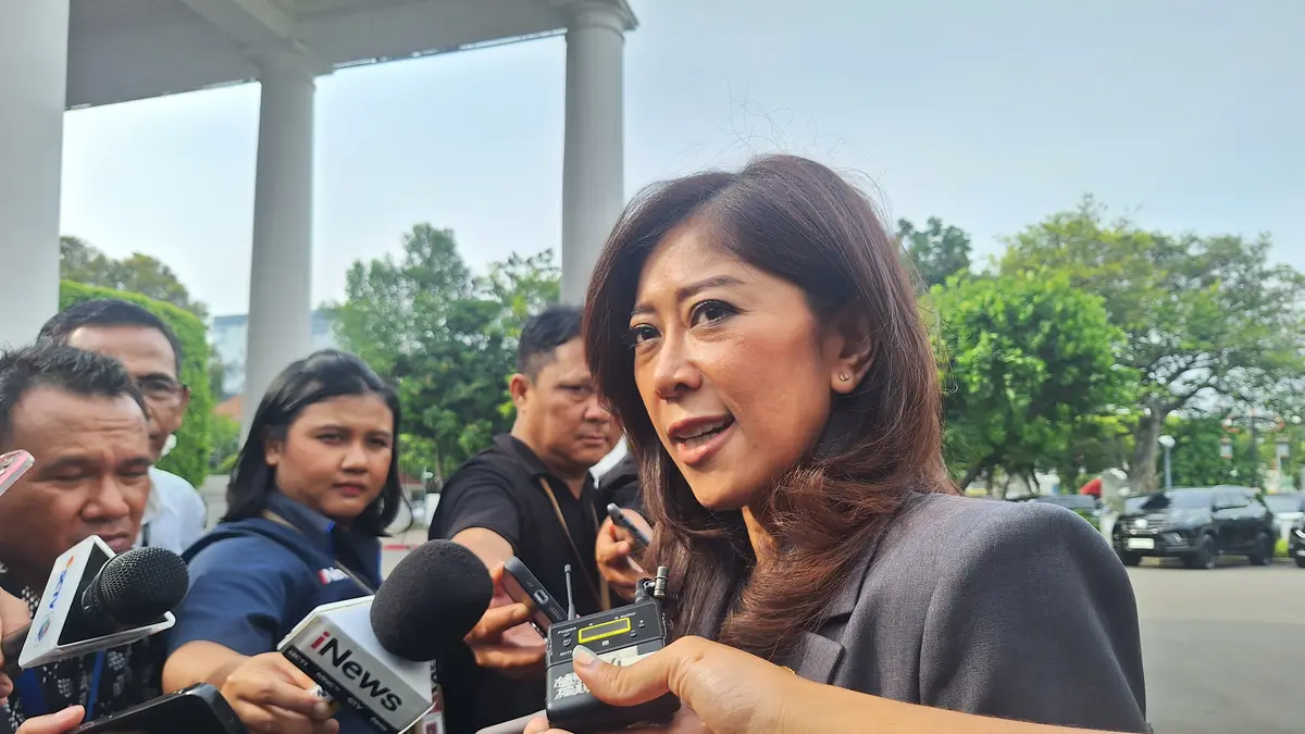 Menkomdigi Meutya Hafid Pastikan Internet Lancar di Kereta Mudik Menkomdigi Meutya Hafid Pastikan Internet Lancar di Kereta Mudik