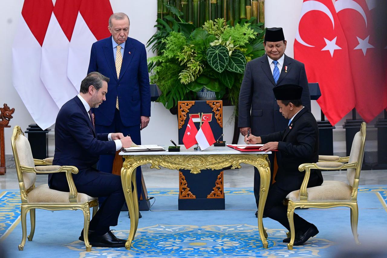 Menteri Bahlil Tandatangani Kerja Sama Dengan Turki di Sektor Energi Terbarukan