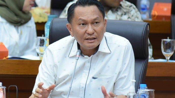 Ketua Komisi XII DPR Bambang Patijaya: Indonesia Targetkan Tambahan 107 GW Listrik dalam 15 Tahun, 75% dari EBT Ketua Komisi XII DPR Bambang Patijaya: Indonesia Targetkan Tambahan 107 GW Listrik dalam 15 Tahun, 75% dari EBT