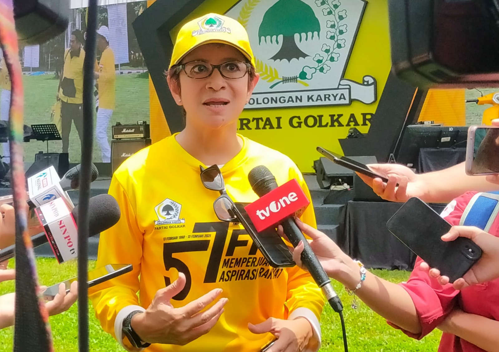 Nurul Arifin Sampaikan Pesan Bahlil Lahadalia di HUT ke-57 Fraksi Partai Golkar: Solid di Internal, Solid di Pemerintahan Nurul Arifin Sampaikan Pesan Bahlil Lahadalia di HUT ke-57 Fraksi Partai Golkar: Solid di Internal, Solid di Pemerintahan