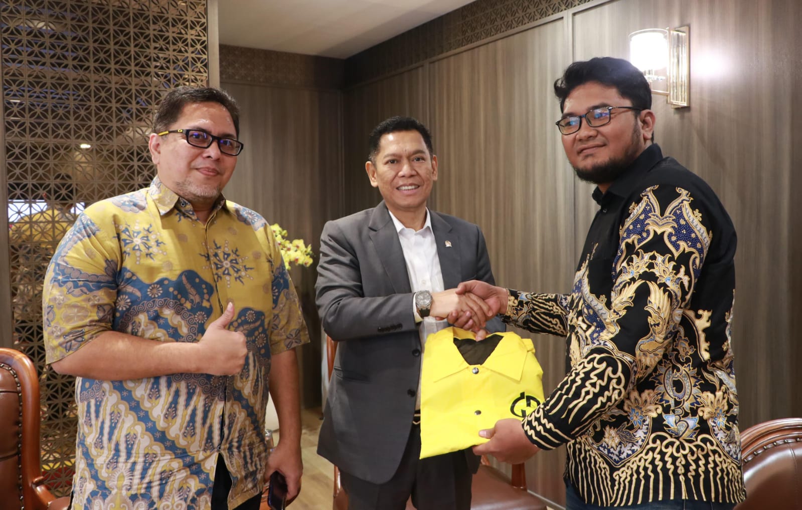 Waketum Adies Kadir Bangga Pada Golkarpedia, Puji Konsistensi 8 Tahun Terus Memberitakan Kader Partai Golkar Tanpa Henti Waketum Adies Kadir Bangga Pada Golkarpedia, Puji Konsistensi 8 Tahun Terus Memberitakan Kader Partai Golkar Tanpa Henti