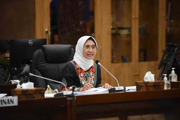 Hetifah Tegaskan Komitmen Kawal Beasiswa dan UKT dari Efisiensi Anggaran Hetifah Tegaskan Komitmen Kawal Beasiswa dan UKT dari Efisiensi Anggaran