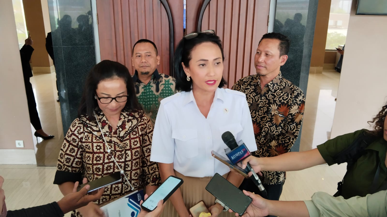 Wamen P2MI Christina Aryani Minta Sekolah Vokasi Perkuat Pelajaran Bahasa Asing Wamen P2MI Christina Aryani Minta Sekolah Vokasi Perkuat Pelajaran Bahasa Asing