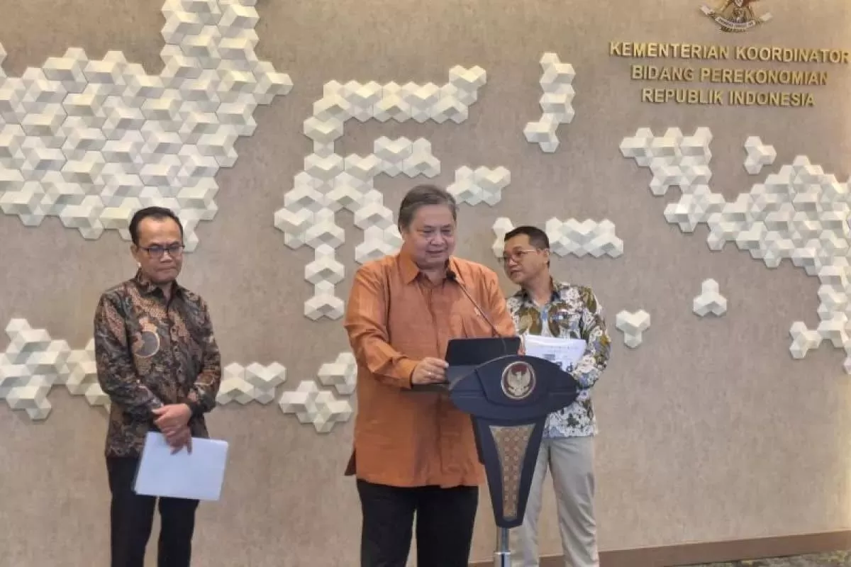 Airlangga Buka Suara soal Isu Viral Gaji 13 dan 14 PNS Bakal Dihapus Airlangga Buka Suara soal Isu Viral Gaji 13 dan 14 PNS Bakal Dihapus