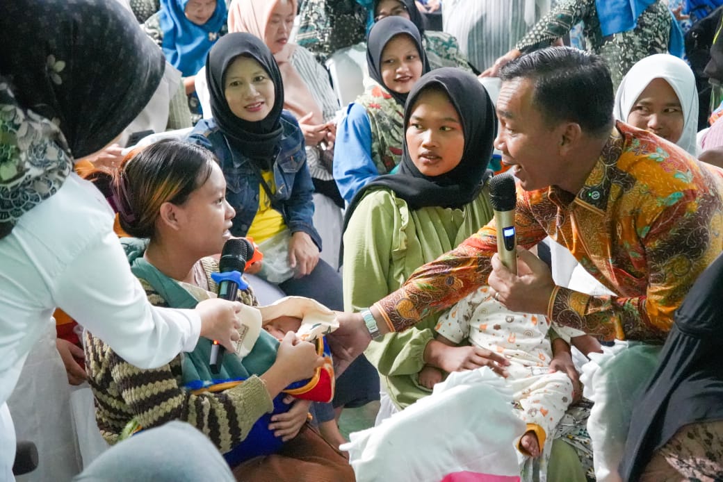 Wihaji Pantau Langsung Distribusi Perdana MBG untuk Ibu Hamil dan Lansia di Ciparay, Bandung Wihaji Pantau Langsung Distribusi Perdana MBG untuk Ibu Hamil dan Lansia di Ciparay, Bandung