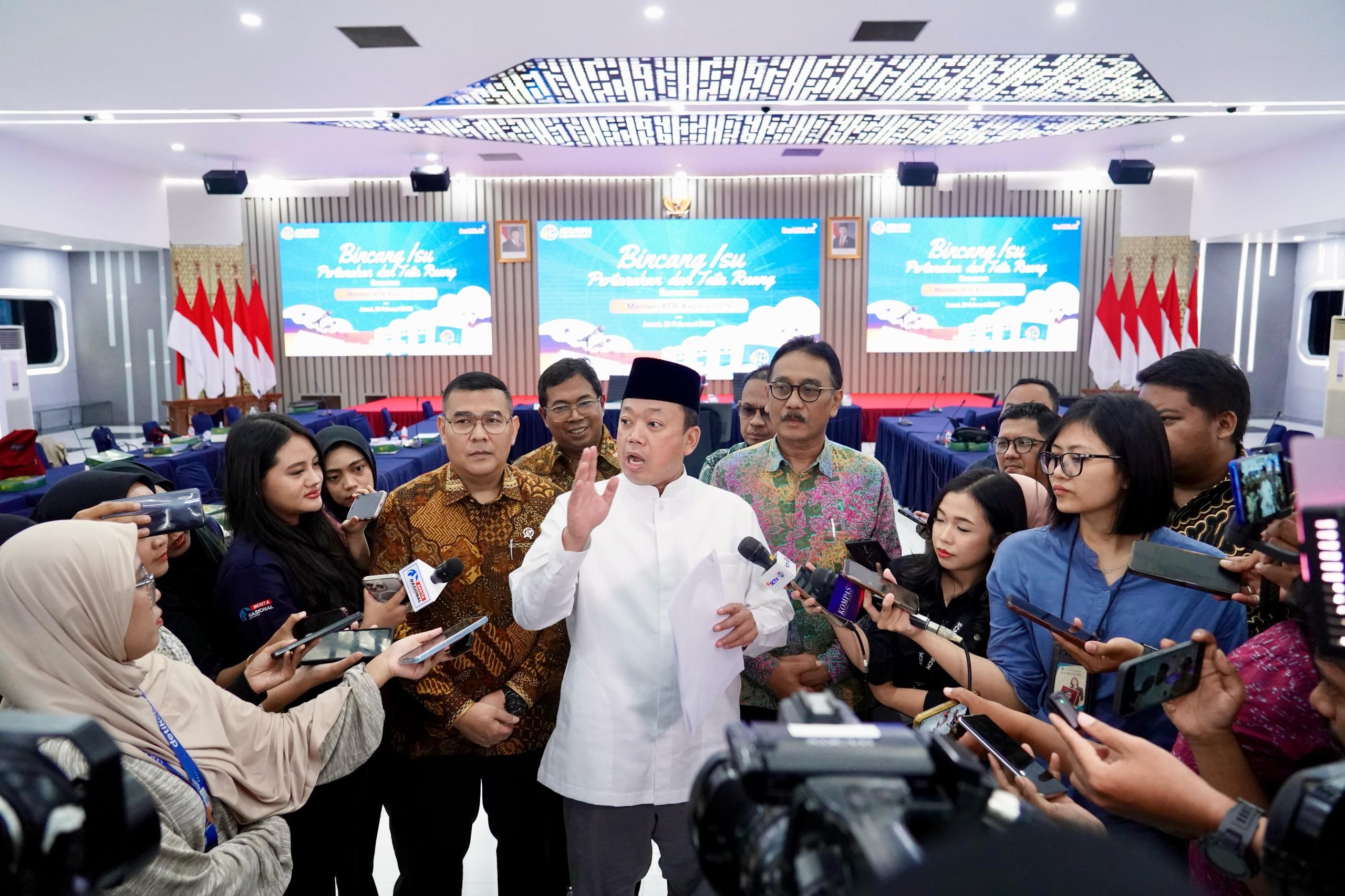 Menteri ATR/BPN Nusron Wahid Bantah Isu Keamanan, Pastikan Sertifikat Tanah Elektronik Terlindungi Menteri ATR/BPN Nusron Wahid Bantah Isu Keamanan, Pastikan Sertifikat Tanah Elektronik Terlindungi