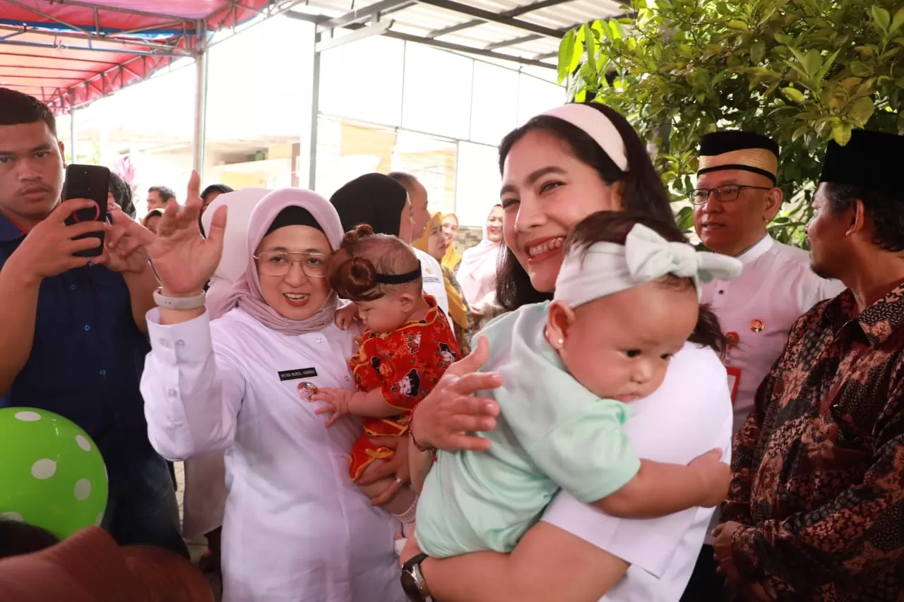 Masyarakat Tangerang Menyambut Janji Sekolah Gratis Wabup Intan Nurul di Hari Pertama Kerja Masyarakat Tangerang Menyambut Janji Sekolah Gratis Wabup Intan Nurul di Hari Pertama Kerja