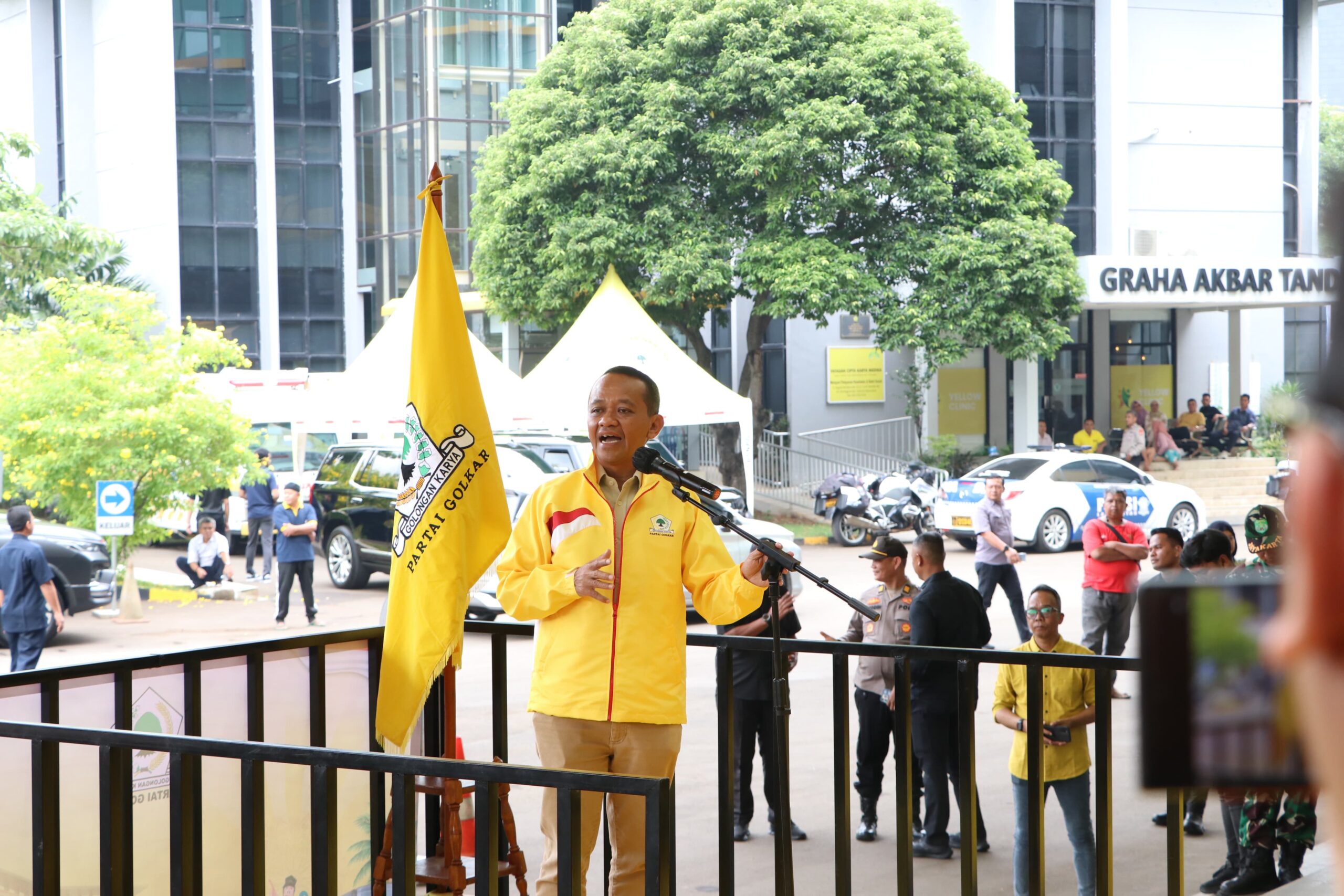 Pesan Ketum Bahlil Lahadalia ke Ribuan Peserta Mudik Partai Golkar: Copot Colokan Hingga Kunci Rumah Pesan Ketum Bahlil Lahadalia ke Ribuan Peserta Mudik Partai Golkar: Copot Colokan Hingga Kunci Rumah