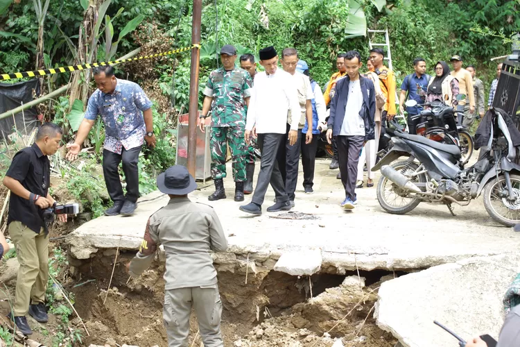 Jaro Ade Kawal Langsung Penanganan Bencana di Sukamakmur dan Layanan RSUD Cileungsi Jaro Ade Kawal Langsung Penanganan Bencana di Sukamakmur dan Layanan RSUD Cileungsi