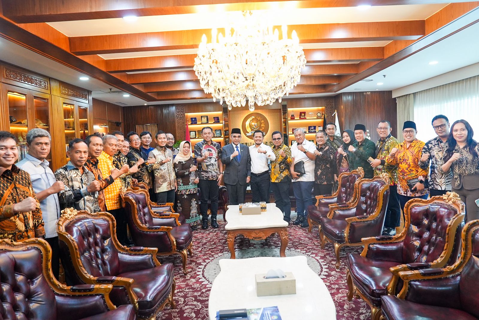 Pesan Ketua MPR RI, Ahmad Muzani ke Ketua Umum ADKASI Siswanto: Rangkul Semua Komponen! Pesan Ketua MPR RI, Ahmad Muzani ke Ketua Umum ADKASI Siswanto: Rangkul Semua Komponen!