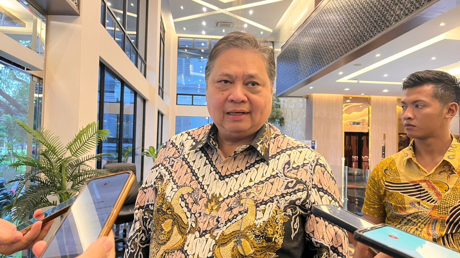 Airlangga Hartarto: Prabowo Siapkan Subsidi Bunga 5% untuk UMKM Padat Karya Airlangga Hartarto: Prabowo Siapkan Subsidi Bunga 5% untuk UMKM Padat Karya