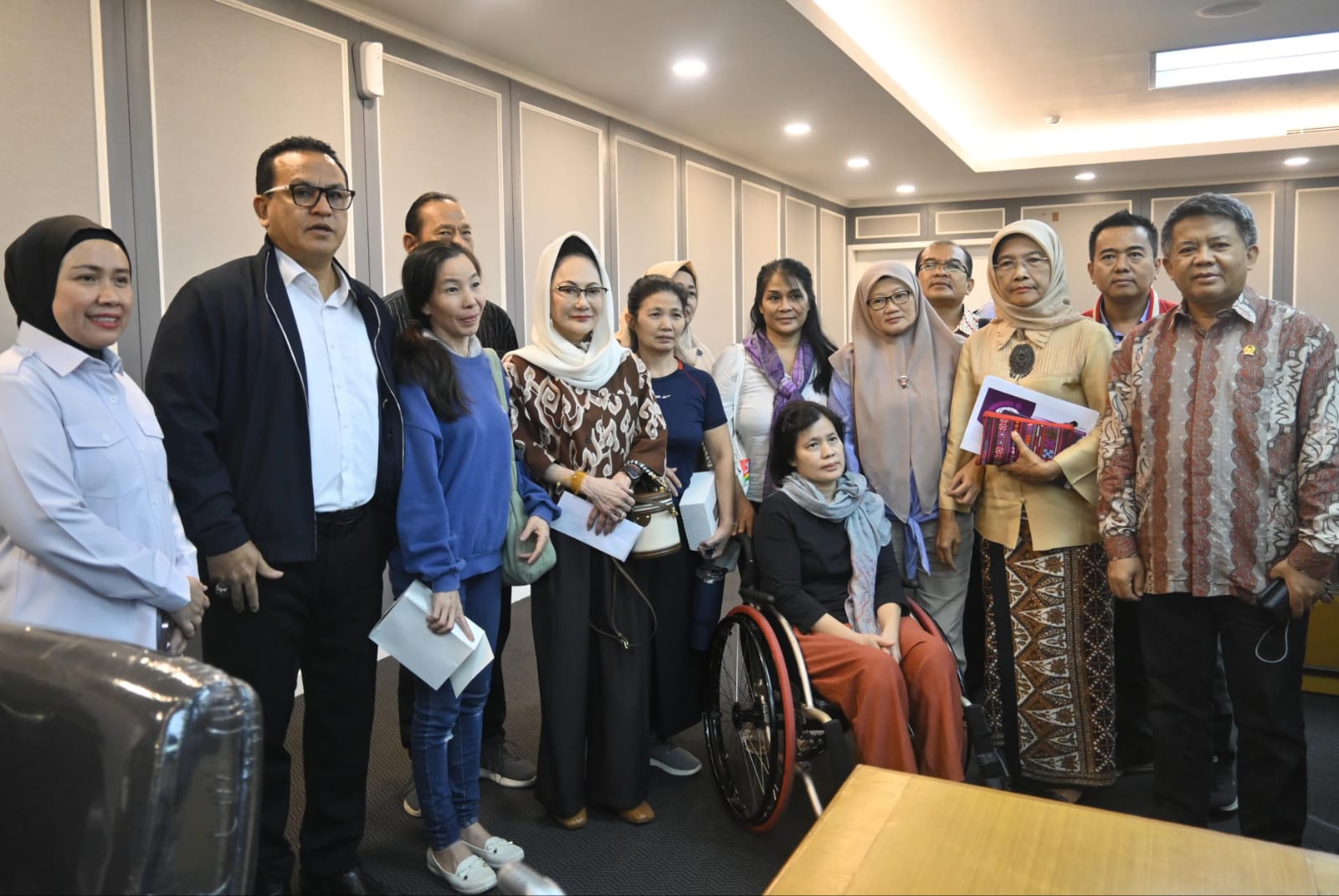 Dewi Asmara Dorong Pemerintah Bentuk Tim Investigasi Pelanggaran HAM Oriental Circus Indonesia Dewi Asmara Dorong Pemerintah Bentuk Tim Investigasi Pelanggaran HAM Oriental Circus Indonesia