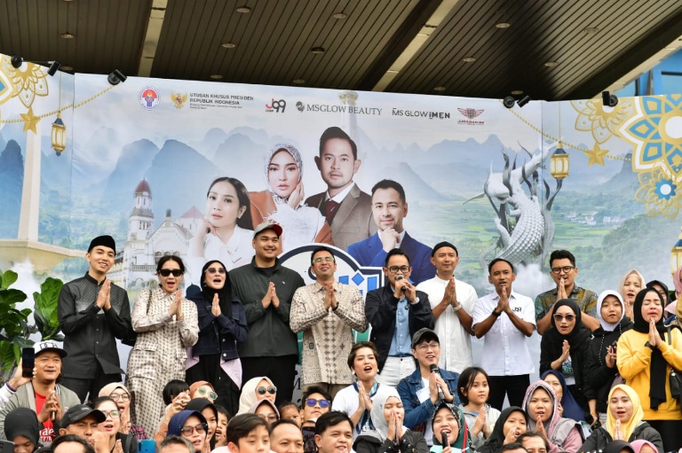 Menpora Dito Serukan Generasi Muda Jadikan Idul Fitri sebagai Titik Awal Perubahan Positif Menpora Dito Serukan Generasi Muda Jadikan Idul Fitri sebagai Titik Awal Perubahan Positif