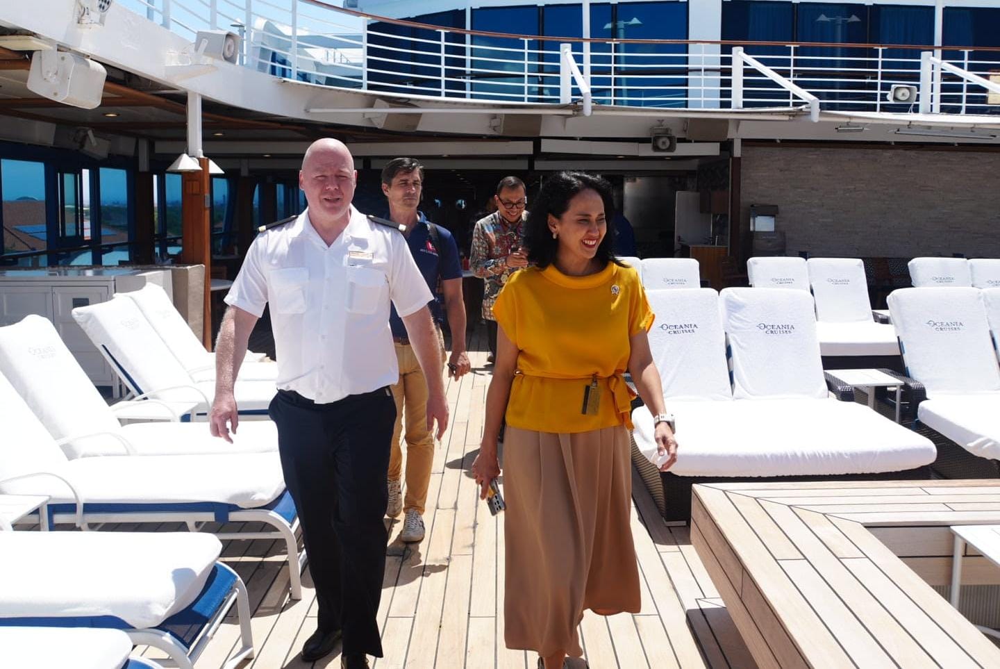 Wamen P2MI Christina Aryani Sambangi Cruise Oceania Insignia, Bidik Peluang Pekerja Migran Sektor Hospitality dan Kapal Pesiar Wamen P2MI Christina Aryani Sambangi Cruise Oceania Insignia, Bidik Peluang Pekerja Migran Sektor Hospitality dan Kapal Pesiar