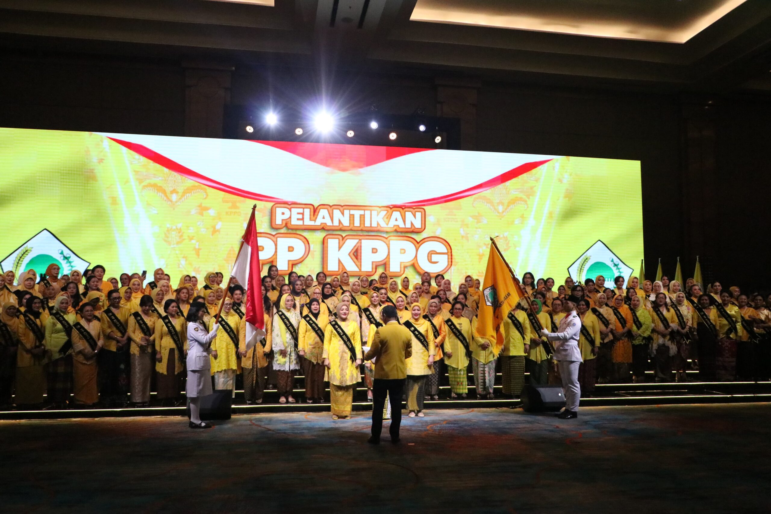 Bahlil Lahadalia Lantik Hetifah, Tati Noviati dan Adde Rosi Jadi Ketum, Sekjen dan Bendum PP KPPG 2024-2029 Bahlil Lahadalia Lantik Hetifah, Tati Noviati dan Adde Rosi Jadi Ketum, Sekjen dan Bendum PP KPPG 2024-2029