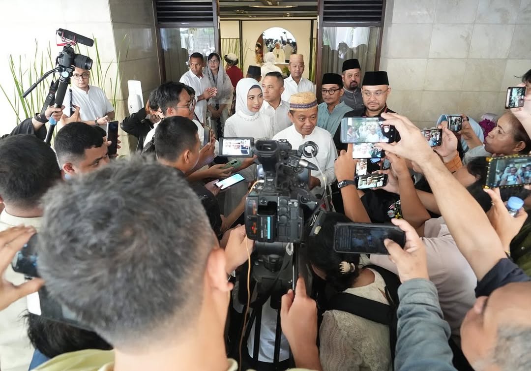 Menteri ESDM Bahlil Lahadalia Pulang Kampung, Sambangi Open House Bupati Fakfak Menteri ESDM Bahlil Lahadalia Pulang Kampung, Sambangi Open House Bupati Fakfak