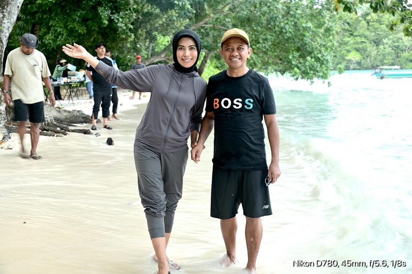 Menikmati Keindahan Pantai Wayob, Bahlil Lahadalia Strike Ikan Kakap Bersama Keluarga Menikmati Keindahan Pantai Wayob, Bahlil Lahadalia Strike Ikan Kakap Bersama Keluarga