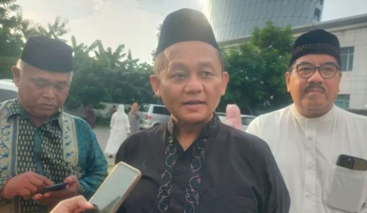 Sarmuji Sampaikan Khutbah Idul Fitri di Masjid Golkar Jatim, Ajak Umat Tingkatkan Rasa Syukur Sarmuji Sampaikan Khutbah Idul Fitri di Masjid Golkar Jatim, Ajak Umat Tingkatkan Rasa Syukur
