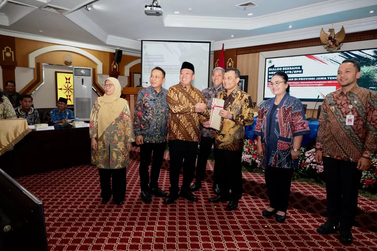 Menteri ATR/BPN Nusron Wahid Minta Pemda Jateng Bebaskan BPHTB untuk Warga Miskin Ekstrem Penerima PTSL