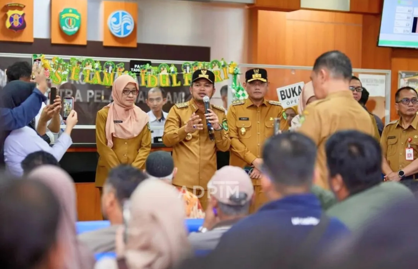 Gubernur Kaltim Rudy Mas’ud Ajak Warga Manfaatkan Program Pemutihan Pajak Kendaraan Gubernur Kaltim Rudy Mas’ud Ajak Warga Manfaatkan Program Pemutihan Pajak Kendaraan