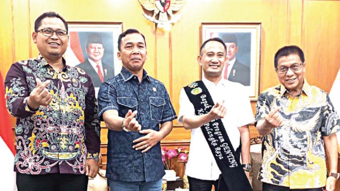 Wali Kota Palangka Raya Fairid Naparin Dikukuhkan sebagai Pelopor Gerakan Cegah Stunting Wali Kota Palangka Raya Fairid Naparin Dikukuhkan sebagai Pelopor Gerakan Cegah Stunting