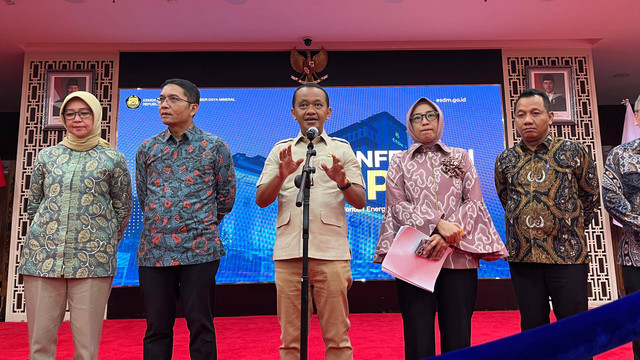 Menteri ESDM Bahlil Lahadalia Ungkap Ada Tambahan Lifting Minyak 30 Ribu BOPD di Agustus Menteri ESDM Bahlil Lahadalia Ungkap Ada Tambahan Lifting Minyak 30 Ribu BOPD di Agustus
