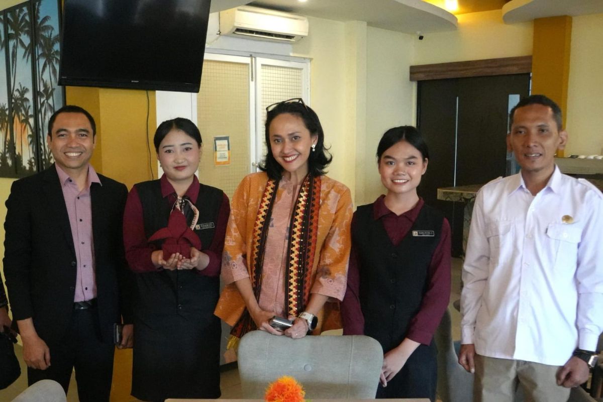 Christina Aryani: Gaji Menarik dan Fasilitas Lengkap Menanti PMI di Kuwait Christina Aryani: Gaji Menarik dan Fasilitas Lengkap Menanti PMI di Kuwait