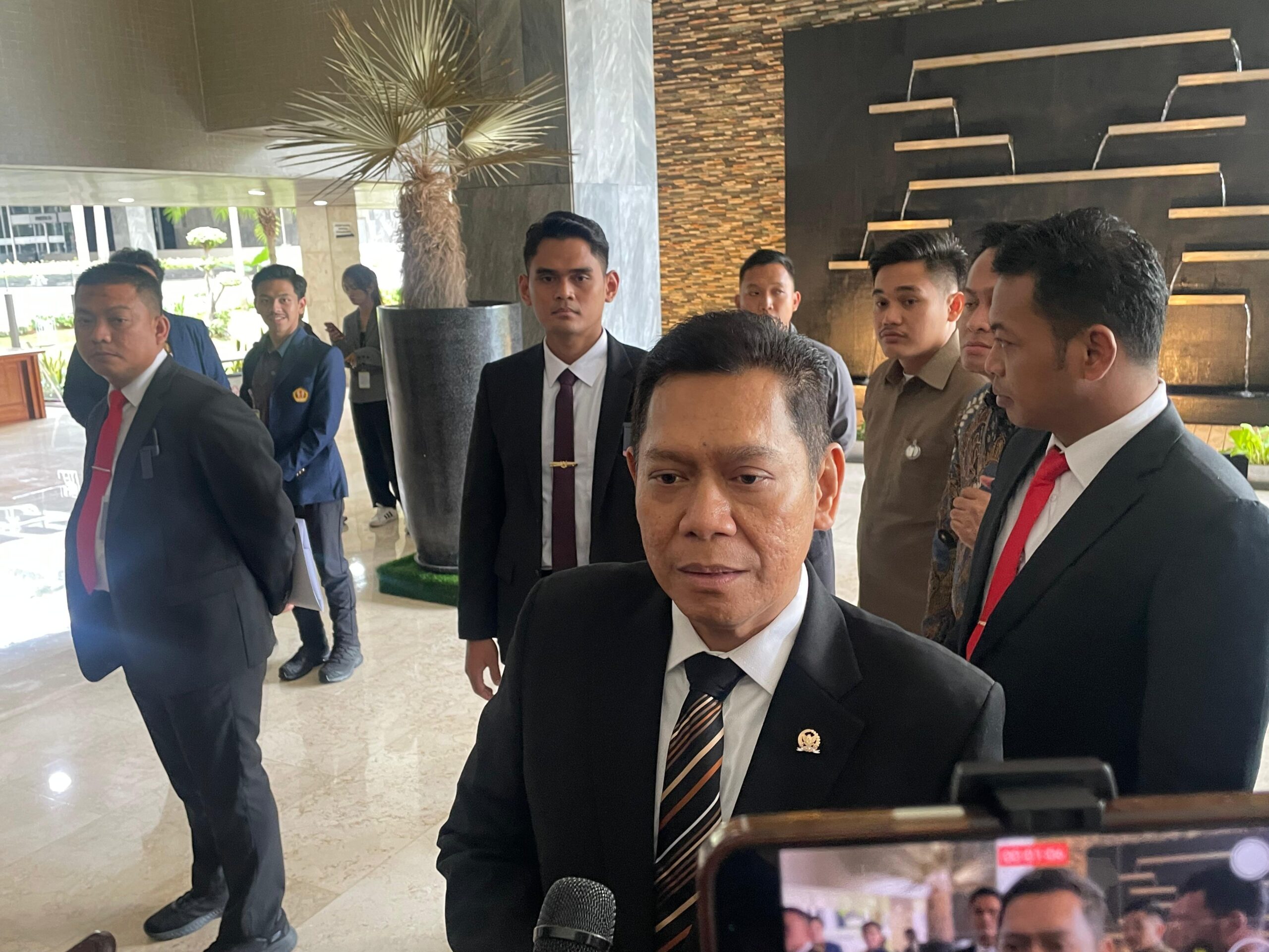 Keterlambatan Visa Haji 2025 Ganggu Keberangkatan Jemaah, Adies Kadir Minta Evaluasi Keterlambatan Visa Haji 2025 Ganggu Keberangkatan Jemaah, Adies Kadir Minta Evaluasi