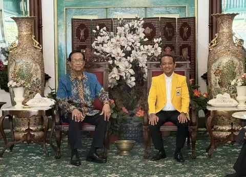 "Bahlil Lahadalia Berdiskusi dengan Sultan HB X Tentang Masa Depan Partai Golkar 2025"