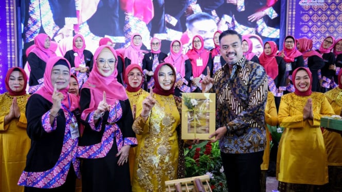 Menteri UMKM Maman Abdurrahman: 64% UMKM Indonesia Dikelola Perempuan, Tantangan Digitalisasi Masih Menghadang Menteri UMKM Maman Abdurrahman: 64% UMKM Indonesia Dikelola Perempuan, Tantangan Digitalisasi Masih Menghadang